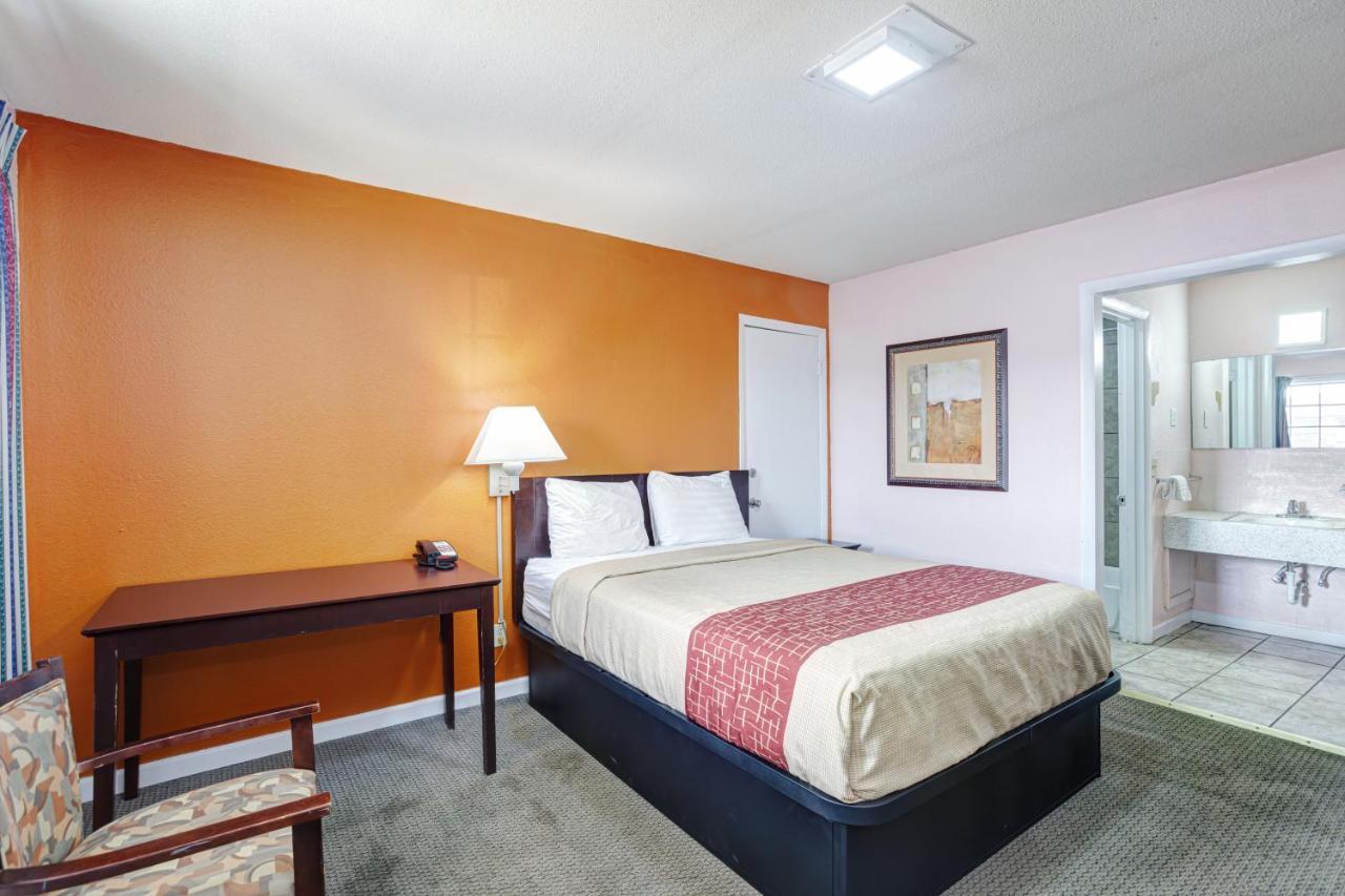 Fayetteville Regency Inn المظهر الخارجي الصورة